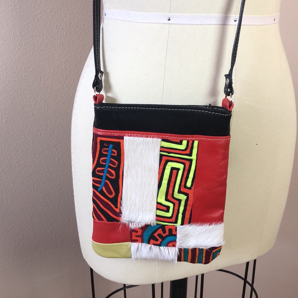 Bossley Black Leather Crossbody Purse
